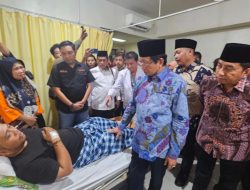 UIN Alauddin Dampingi Menag Jenguk Korban Insiden Kebakaran Gedung DPRD di RS Grestelina