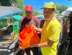 HUT Golkar ke-61, Kadir Halid Berbagi Sembako ke Puluhan Tukang Becak dan Bentor