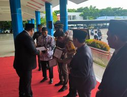 Hari Guru di Maros: APH dan LSM Dapat Award, Guru Pelosok Tak Disebut