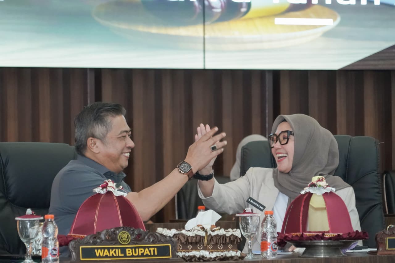Pemkab Barru Serahkan Rancangan APBD 2026 ke DPRD