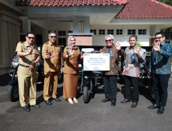 BNI Salurkan Bantuan Motor Pengangkut Sampah ke Pemkab Barru