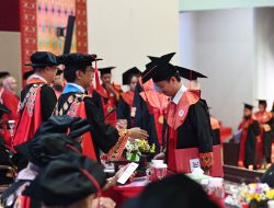 Unhas Wisuda 1.901 Mahasiswa Periode Desember 2025