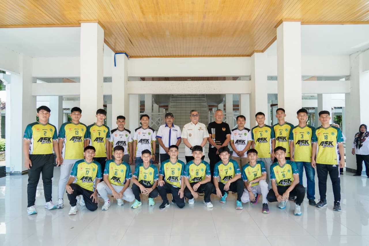 Kontingen Futsal Barru Siap Berlaga di Pra Porprov, Dilepas Langsung oleh Wabup Abustan