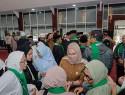 Jamaah Umrah Barru Tiba, Disambut Andi Ina di Rujab Bupati