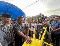 Andi Tenri Indah Serahkan Traktor ke Petani Gowa, Dukung Swasembada Pangan