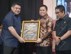 Yasir Machmud Raih Penghargaan Kepemimpinan Transformasional