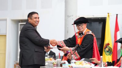 Diuji Wamendagri Bima Arya, Chaidir Syam Lulus Promosi Doktor Ilmu Politik di Unhas