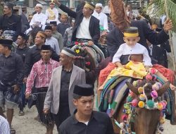 Jaga Kelestarian Adat, Bupati Syaharuddin Menunggangi Kuda Hadiri Pernikahan Warga Tolotang Sidrap