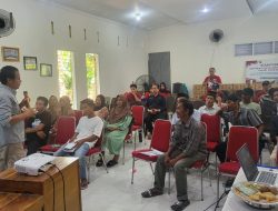Dosen Ilmu Kelautan Unhas Edukasi Warga Desa Palipi Soreang Olah Hasil Perikanan Lewat Pengabdian