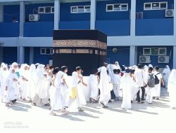 Seribu Lebih “Jemaah Kecil” SIT Darul Fikri Makassar Simulasi Manasik Haji 