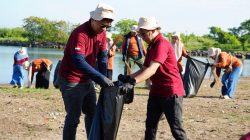 Aksi Bersih-bersih Pantai Akkarena Berhasil Kumpulkan 306 Kg Sampah
