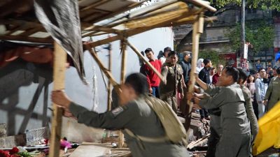 Semrawut, Pasar Tumpah di Jalan Veteran Makassar Ditertibkan
