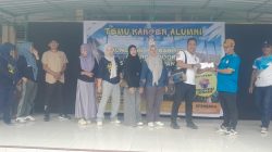 Alumni Tahun 2002 Serahkan Donasi untuk Pembangunan Masjid Indoor SMPN 1 Duampanua