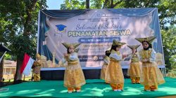 Penamatan Pesantren Modern Cendekia Puruhita, Ketua Yayasan Kadir Halid Berikan Penghargaan Siswa Berprestasi
