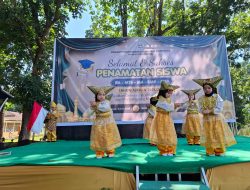 Penamatan Pesantren Modern Cendekia Puruhita, Ketua Yayasan Kadir Halid Berikan Penghargaan Siswa Berprestasi