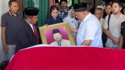 Rahman Pina Mewakili Pimpinan DPRD Sulsel Beri Penghormatan Terakhir kepada Ahmad Eddy Baramuli