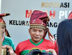 Pangdam XIV/Hasanuddin Nobar Piala Dunia  Bersama Masyarakat di Koperasi Desa Merah Putih 