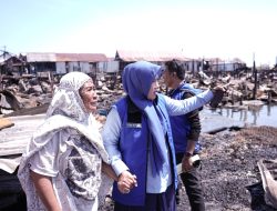 Fatma Wahyuddin Tinjau Korban Kebakaran Tallo, Salurkan Bantuan untuk Ratusan Warga Terdampak